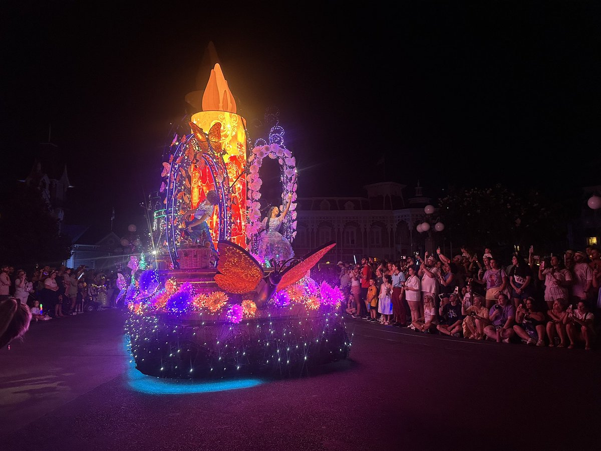 OrlandoPodcast's tweet image. Disney Starlight was good but it felt incomplete, the floats are really good #WaltDisneyWorld #magickingdom