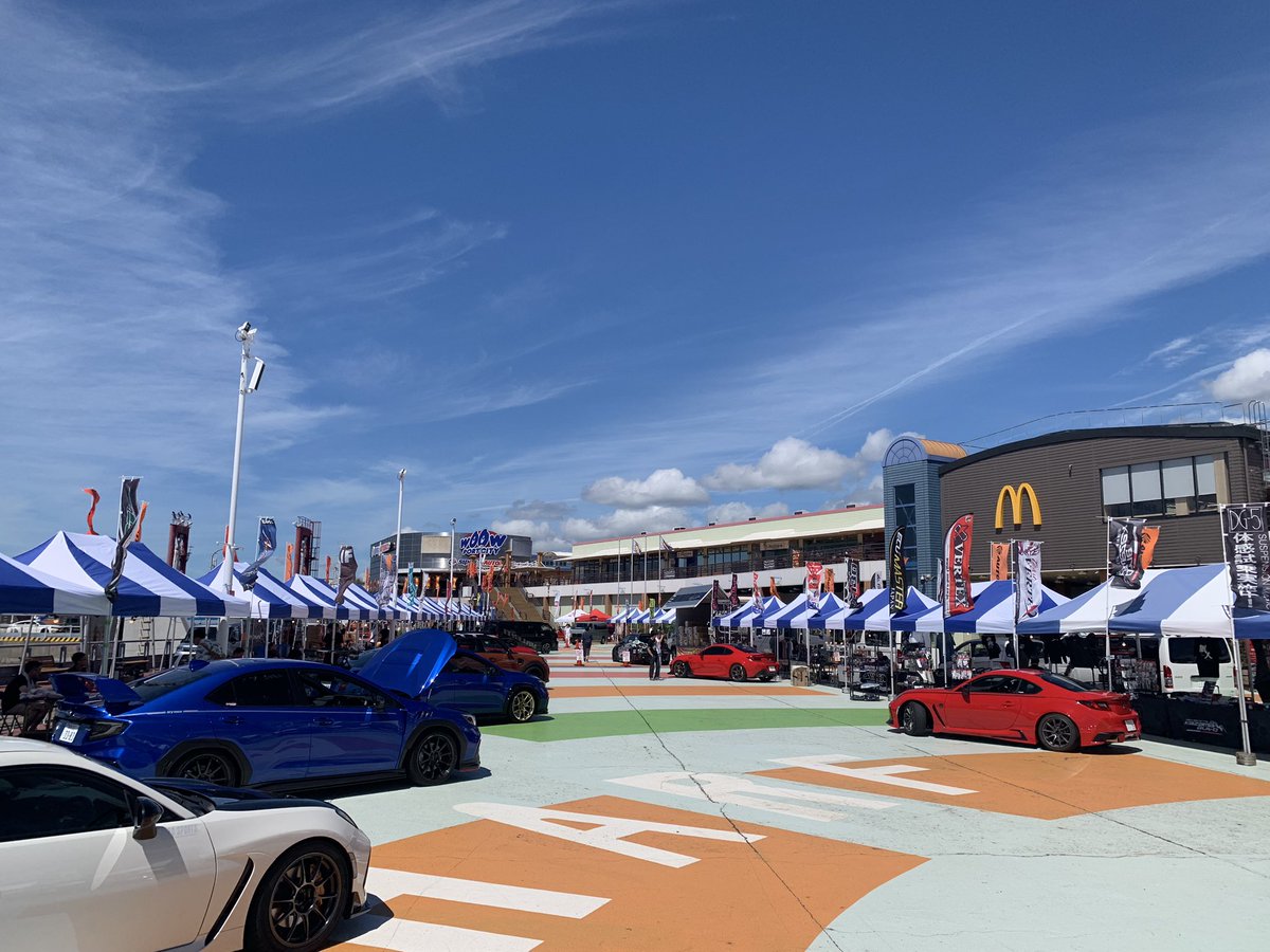 fujitsubo_exh's tweet image. 本日、ハイパースポーツミーティング最終日!
👇イベント詳細👇
fujitsubo.co.jp/info-community…
昨日も沢山のご成約ありがとうございました🙇♂️
本日のお昼過ぎ頃までであれば、マフラーやエキマニの在庫があります!当日作業もできるかも!?
イベント特典盛りだくさんなので、この機会をお見逃しなく😉
