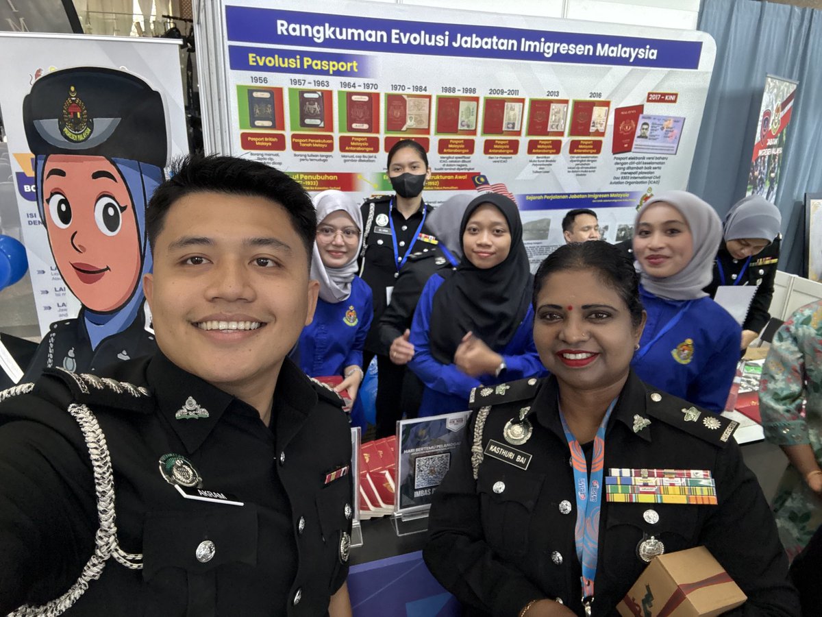 Terbaik Unit Komunikasi Korporat JIM srmpena Hari Imigresen ke 103 tahun ⁦<a href="/shamsulazribakr/">Shamsul Azri bin Abu Bakar</a>⁩ ⁦<a href="/wandahlan/">Wan Ahmad Dahlan</a>⁩