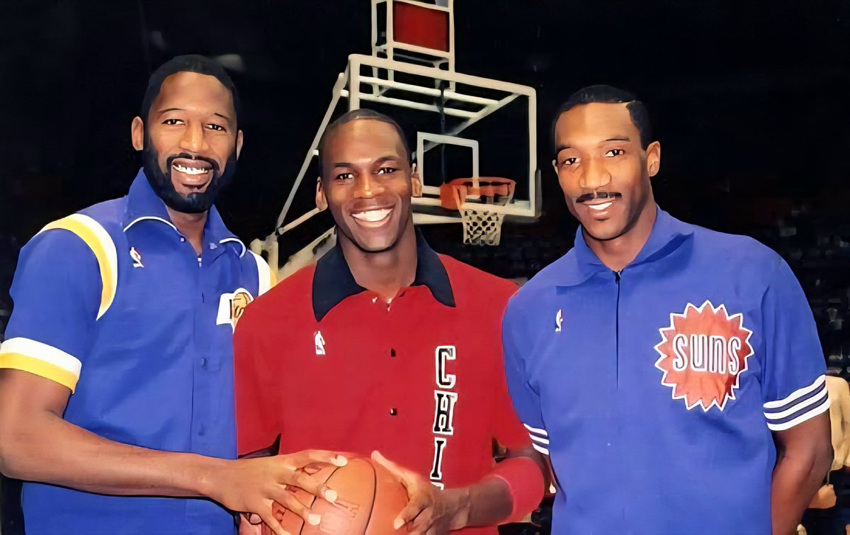 uncsportsphotos's tweet image. Tar Heel Royalty
Big Game James Worthy
The G.O.A.T
Sweet D Walter Davis #UNCBasketball #UNCommon #tarheels #GoHeels #ACC #CarolinaFamily #uncbball #GDTBATH #UNC #Carolina PHOTO COURTESY OF: Unknown