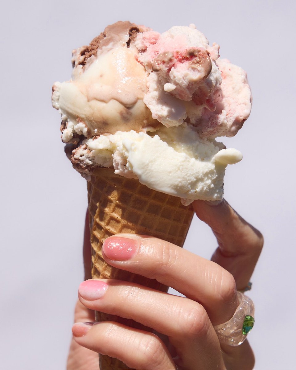 essie's tweet image. a fresh mani is the perfect sweet treat 🩷
shade:
- ‘slushy sun’
- ‘arctic jelly’
- ‘divine dimension’

#nationalicecreamday