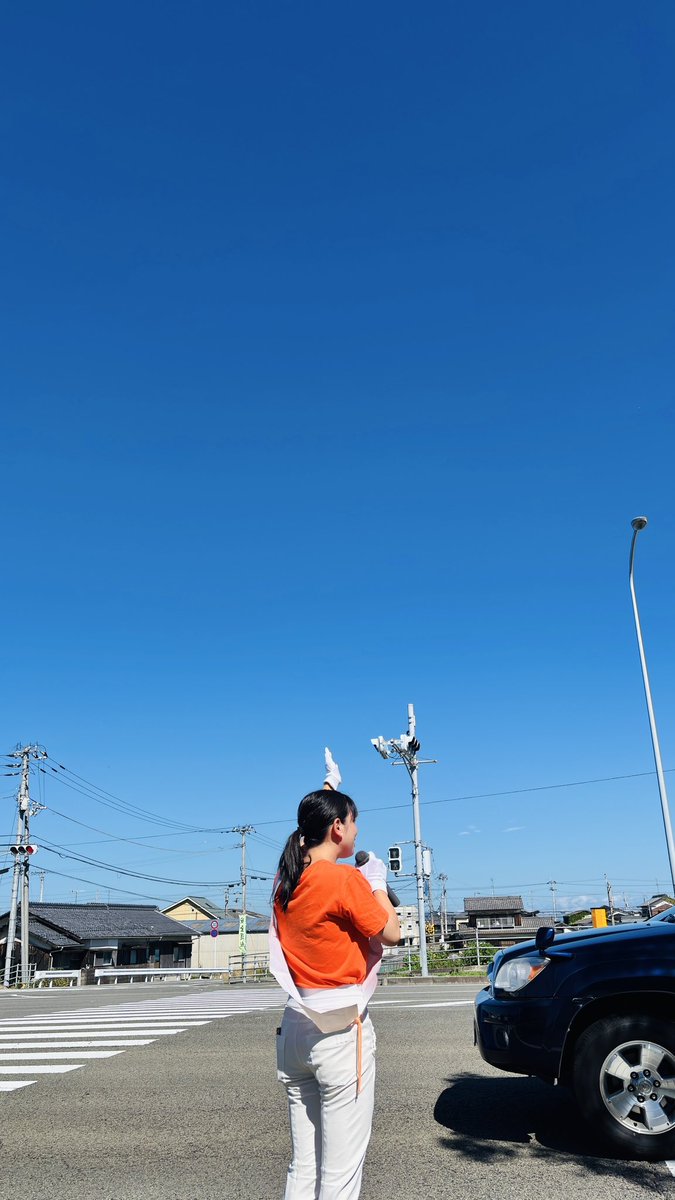 uenoyuka_Ehime's tweet photo. 一夜明けて、今朝は地元・北条の街頭に立つところからスタートしました。
私の原点です。
多くの方に暖かく手を振り返していただきました。

改めてここまで応援していただいた皆様、
本当にありがとうございました。
ご期待をお寄せいただいたにも関わらず、
力及ばず誠に申し訳ありません。

愚直に自分の信念を貫いて、
今の愛媛と日本、
そしてこれからを考えた時に何が必要かを
がむしゃらに、ただ前だけ見て訴え続けてきました。

まだ心の整理が出来ていない部分がたくさんあります。しばらくは暗闇の中を進むことになりそうです。

ただ、
「人の役に立つ仕事をする」
「大好きな愛媛を守りたい」
この気持ちは消えていません。
それが私の生き方です。

どのような選択が1番皆さんのお役に立てるのか、
とことん考え抜きたいと思います。

今後とも何卒よろしくお願いいたします。