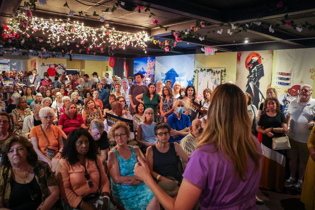 MikieSherrill's tweet image. Two packed events in Carteret and Highland Park today!
So great to be on the road talking with hundreds of New Jerseyans who are ready to work together to chart a different path forward for our state.