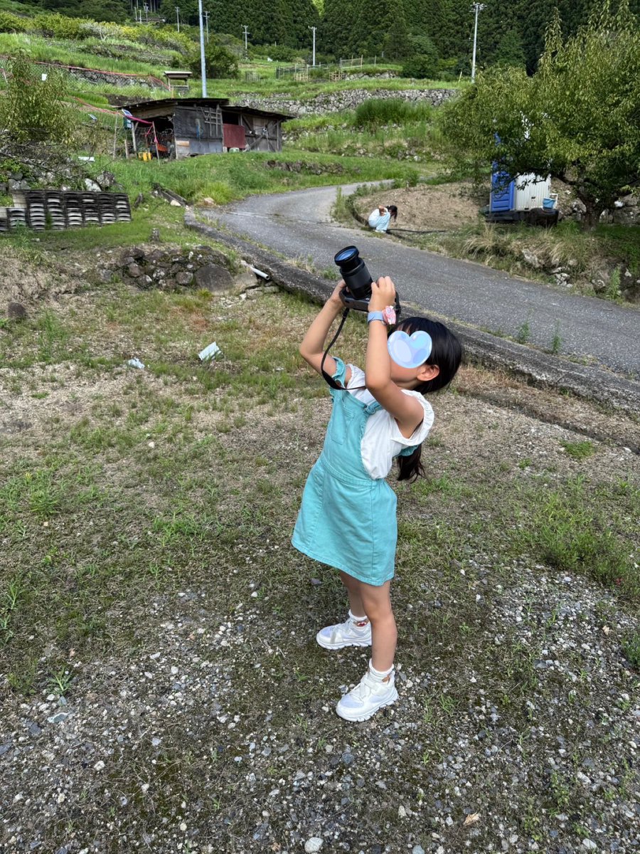 jeonseongsil's tweet image. 오랜만에 아이들과 자연 공부 ⑥
나는 어디에 갈 때마다 늘 아이들에게 카메라를 들려 준다 📷
카메라 앵글로 보이는 세상도 마음껏 즐겨 보렴 🤗
#四谷の千枚田
#아이치현 #愛知県