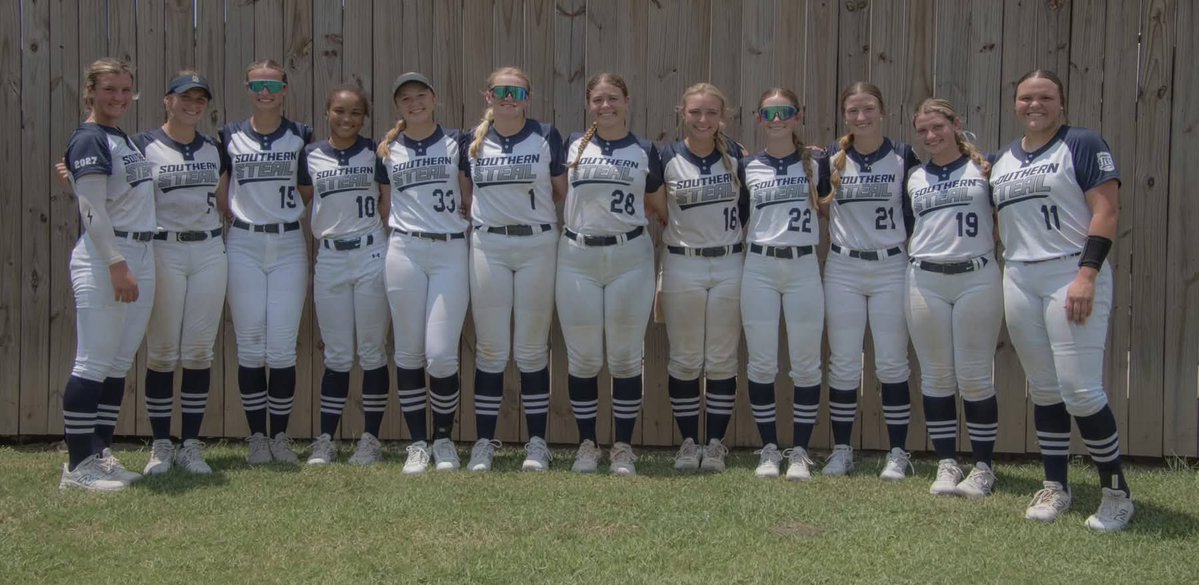 AnnaClaireFree8's tweet image. What a summer it has been with this team! We have showed grit and determination while also battling some adversity’s. We worked as a team and picked eachother up no matter the situation! We were 26-10-2 on the summer! We’ll be back and better than ever in the Fall. Let’s get to…