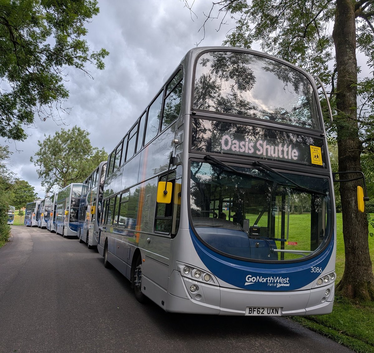 Buses2012's tweet photo. @gnwbus @oasis Heaton Park shuttle buses https://t.co/Vo7cLHAXos