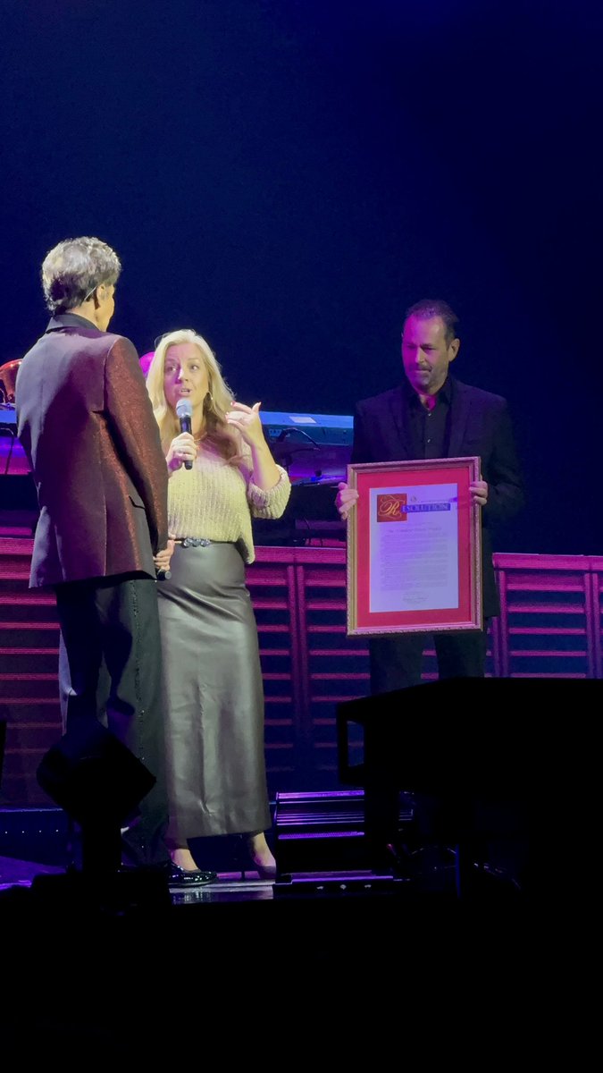 barrymanilow's tweet image. On July 19th, 2025 at MANILOW The Last Sacramento Concert, #BarryManilow was honored by Senator Ashby and the California State Senate for his years of dedication and support for music education and teachers across the country through the #ManilowMusicProject.
The resolution…
