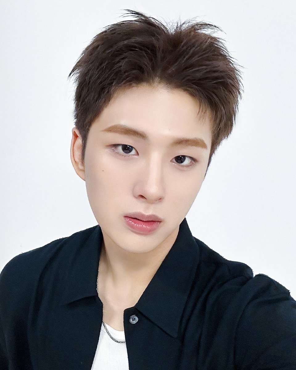 1DOHUN's tweet image. Who is HWANGBO MINGYEOL, why he is a terrible misogynist that has been treating women badly from a very young age, and why we should all try our best to get modhaus to remove him from their new boy group #idntt #아이덴티티 ; a thread 🧵