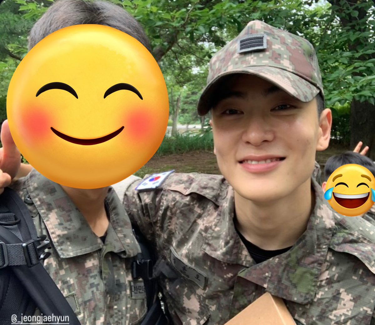 _jjeongjjh's tweet image. 군인셀카ㅠㅠ
