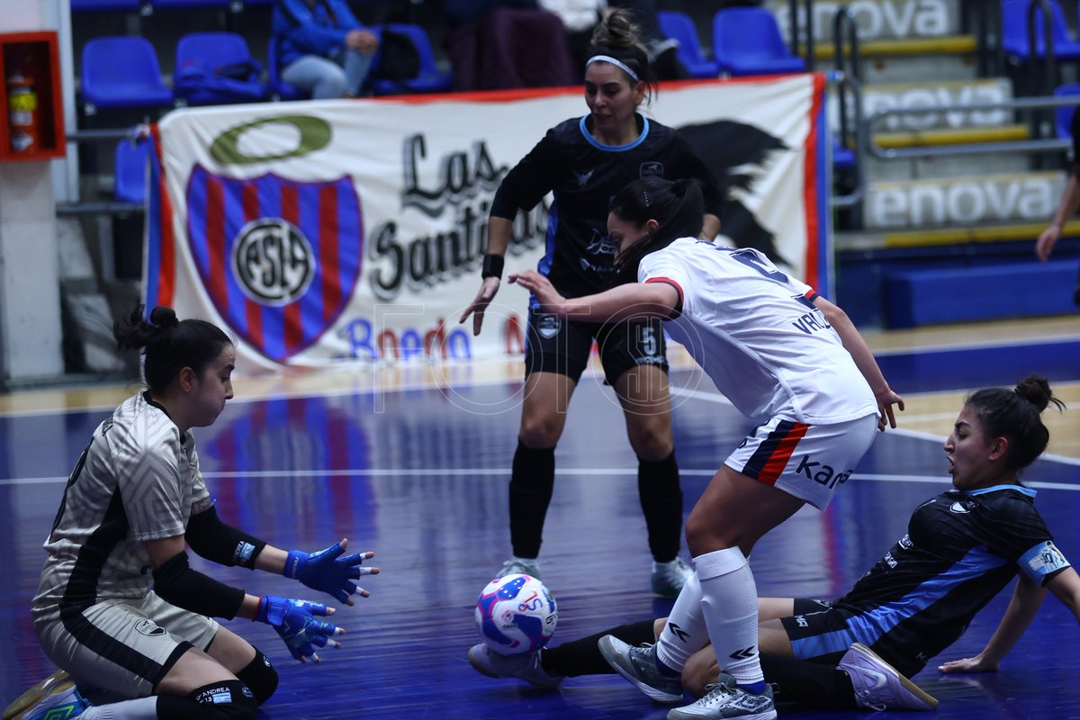 FotosSL's tweet image. Las fotos del partido de Las Santitas, San Lorenzo 0 - 4 SECLA, miralas en fb.com/FotosSL #FutsalFemenino #SanLorenzo