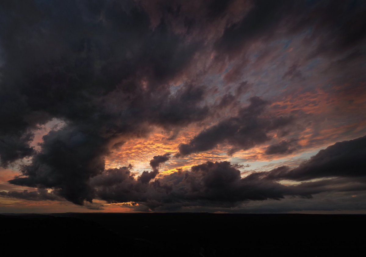 mikestanislaw's tweet image. “Lord of the Rings photo bombed my sunset over Jim Thorpe”
@onwithjohnwx @Jgodynick @epawawx @NWS_MountHolly