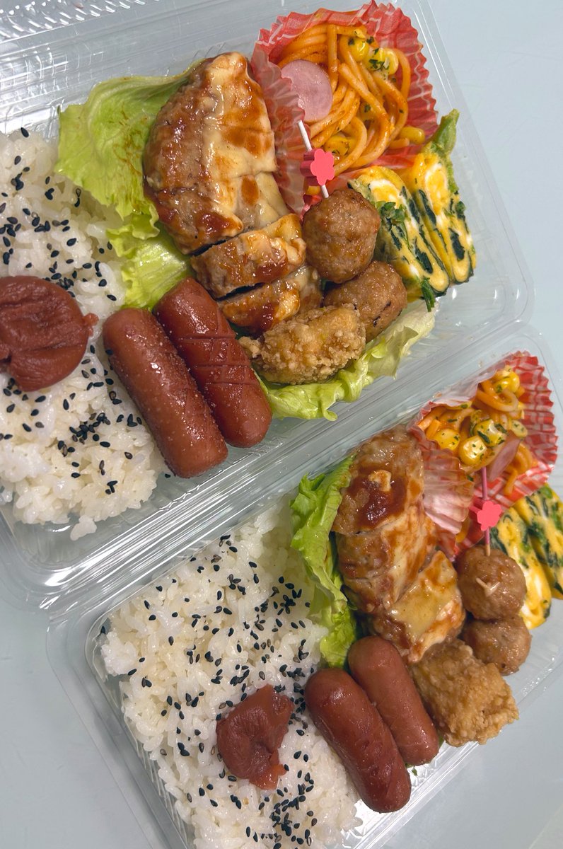 yume_rr_'s tweet photo. 土日は大会ばかりで💦毎週毎週お弁当🍱💦今回はもうくったくたで冷凍食品に頼りました!!!
様々です🙏!!!
今日の夜は鬼滅の刃をみんなで見に行くぞー！
 #お弁当  #中学生 #小学生  #バレーボール  #映画 https://t.co/JyvfJnTnHi