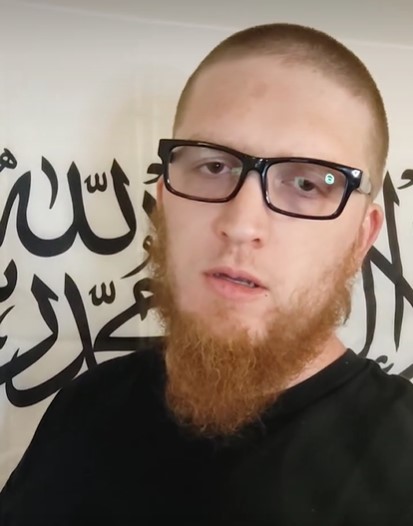 PVelleAntiJihad's tweet image. I've repeatedly warned about muslim convert Abdul-Hakeem Al-Amriki. He's living proof that Al Qaeda and ISIS jihadists are finding common ground across borders! They have the same enemy: you and me. The next 9/11 will be carried out by coalition of jihadists. @TPASarah is right!