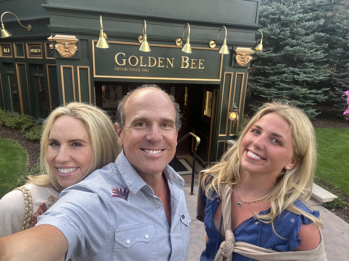kempsuper9's tweet image. Getting ready to sting another week - ⁦@conradmemphis⁩ ⁦@coco_conrad26⁩ ⁦@TheBroadmoor⁩