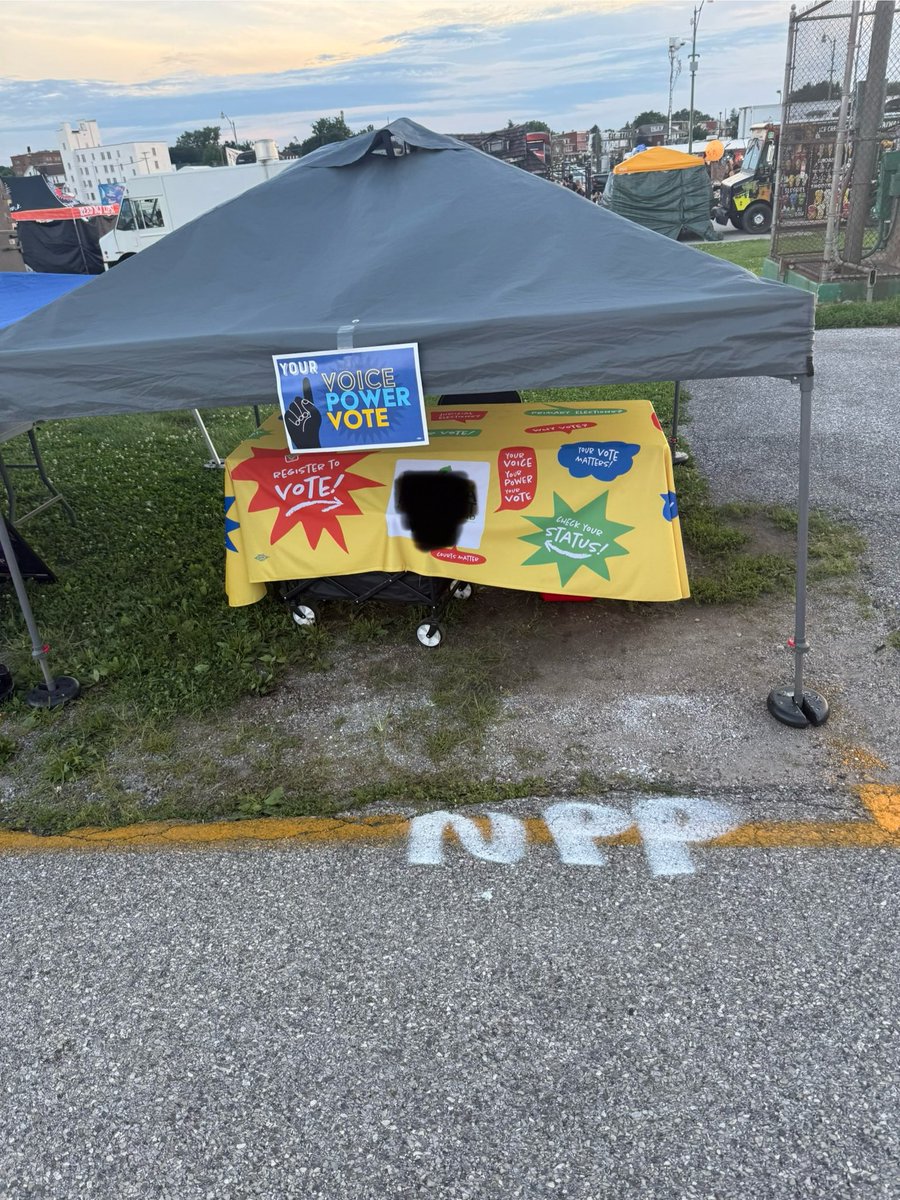 ScottPresler's tweet image. The democrats packed up & were gone before 8 p.m.
Our team stayed to engage w/ voters through 9 p.m. every single night.
We outwork & outhustle the competition.