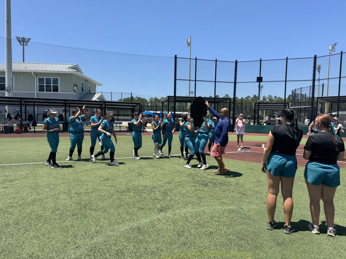 Holley DeVaughn tweet media