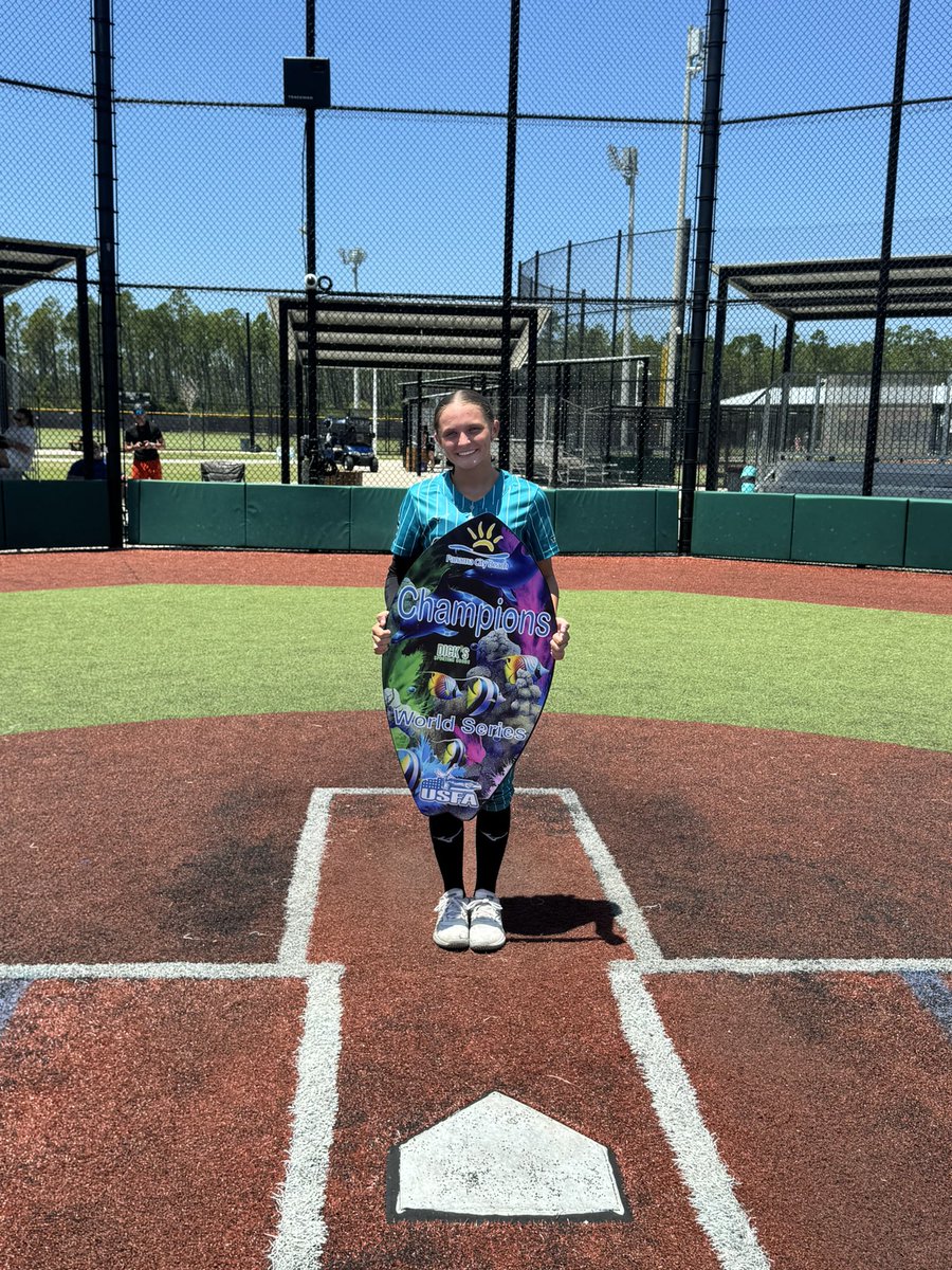 Holley DeVaughn tweet media