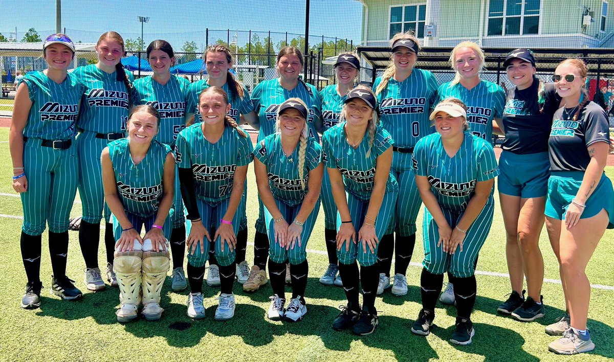 Holley DeVaughn tweet media