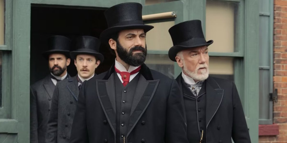 loudmouthjulia's tweet image. Ignore this tweet if you’re not watching Gilded Age/Succession.
Magnate George (father), rebellious but desperate for approval Larry (son) and fired out of nowhere for giving honest advice Clay (trusted advisor to the father) giving huge Logan, Kendall, and Frank energy tonight