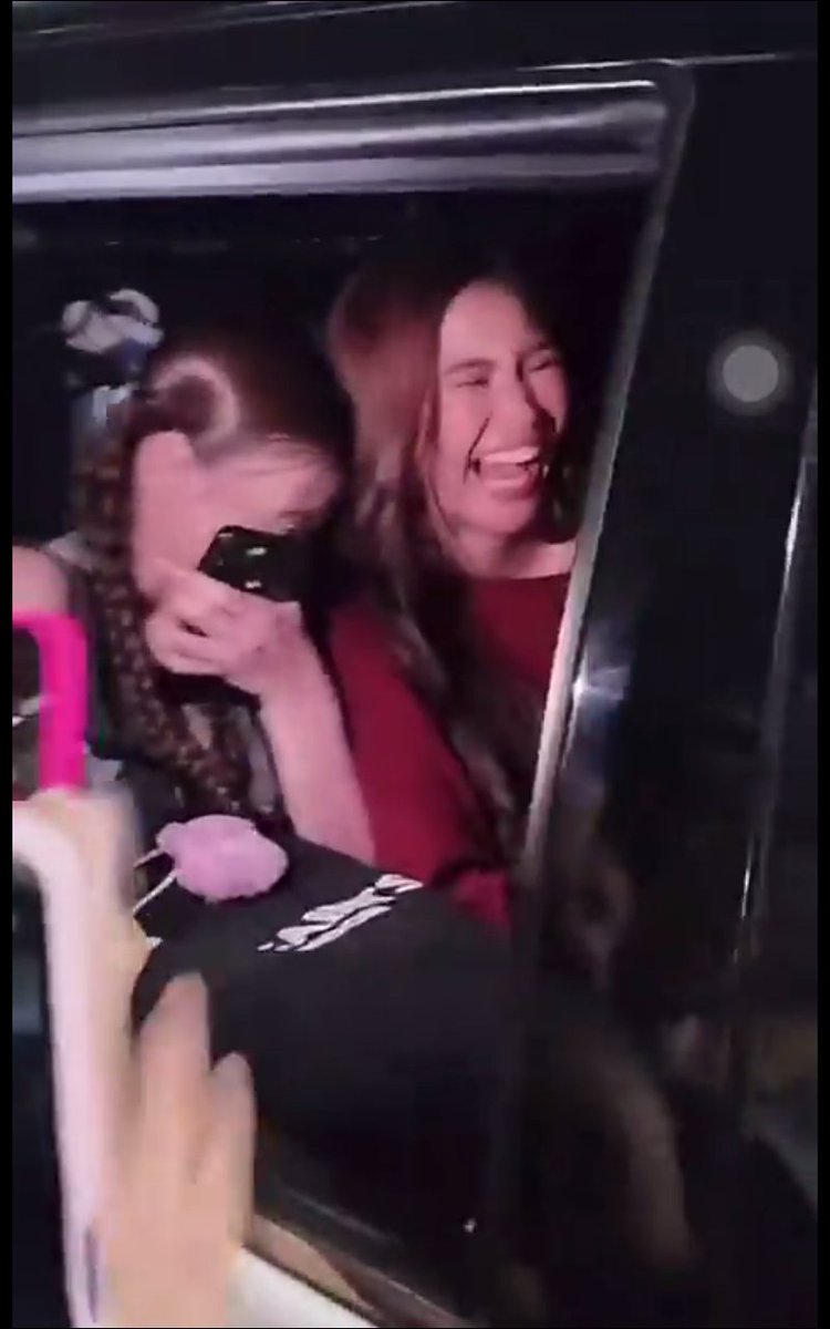 starsbaks's tweet image. the CEO and Head of HR at the passenger seat: