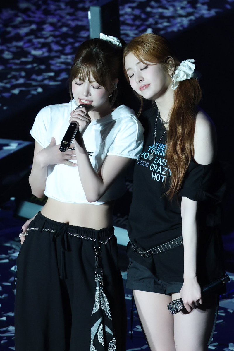 kiki_1030_'s tweet image. 250720 Day2
LE SSERAFIM TOUR 'EASY CRAZY HOT' IN TAIPEI
🫳🏻
👶🏻
🥰
#LE_SSERAFIM #르세라핌
#허윤진 #YUNJIN #許允真
#홍은채 #HONGEUNCHAE #洪恩採
#EASY_CRAZY_HOT_IN_TAIPEI
