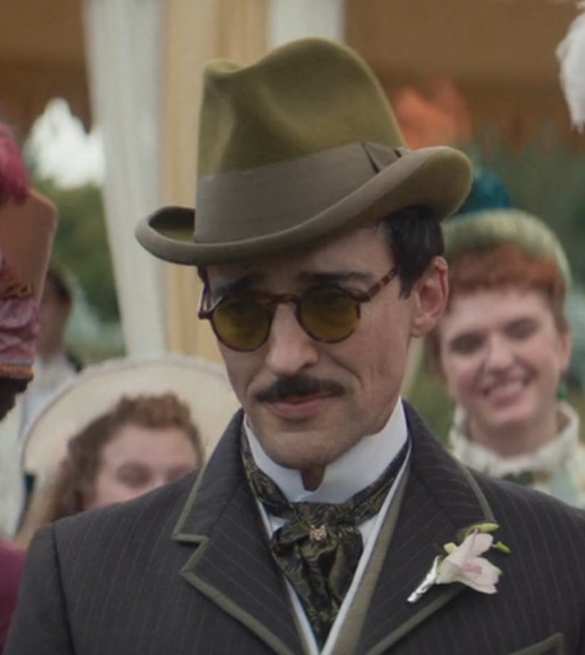 BlackWidow_221B's tweet image. You know that when Oscar Van Rhijn wears his sunglasses, shit is about to go down... My King always serving.
#TheGildedAge