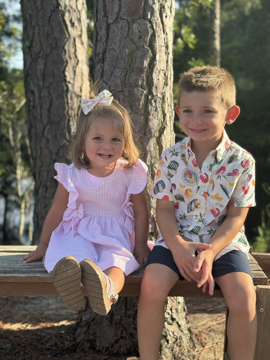 The Miele kids living their best beach life🏖️ 🍋 🦀🐬⛱️