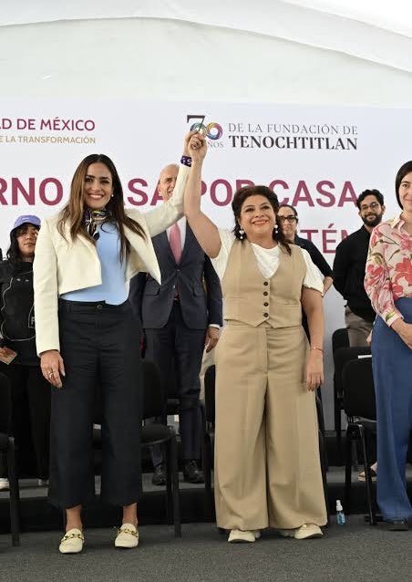 VctorCa07651147's tweet image. Como se ha dicho, el @GobCDMX tiene todo para reinstalar las estatuas que mandó quitar @AlessandraRdlv en la Cuaúhtemoc, pero en la imagen se aprecia la razón por lo cual @ClaraBrugadaM se hará de la vista gorda.