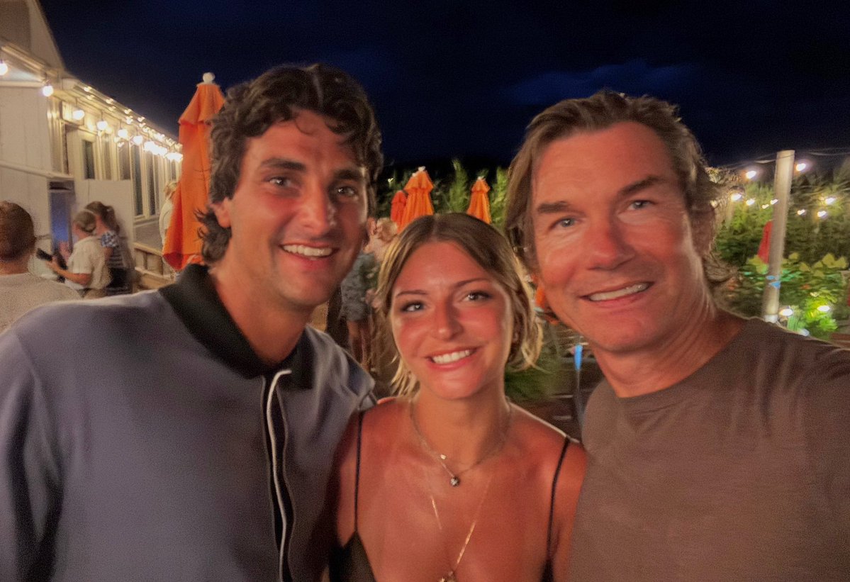 JackTruncale's tweet image. Just ran into the absolute man at dinner @MrJerryOC. Thanks for taking a second to take a picture and talk with us you’re the best!
@PardonMyTake @BarstoolBigCat @PFTCommenter @hen_ease @Philly_Mays Bing Bong Hankey! Bing Bong Maxey!