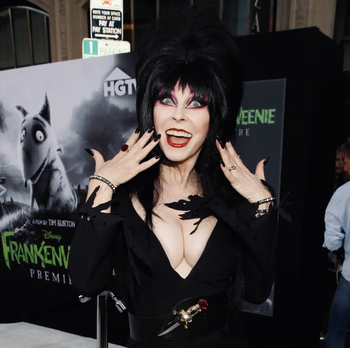 ElviraClips's tweet image. New: Elvira & Loungefly announce 2 Elvira-licensed bags coming out.