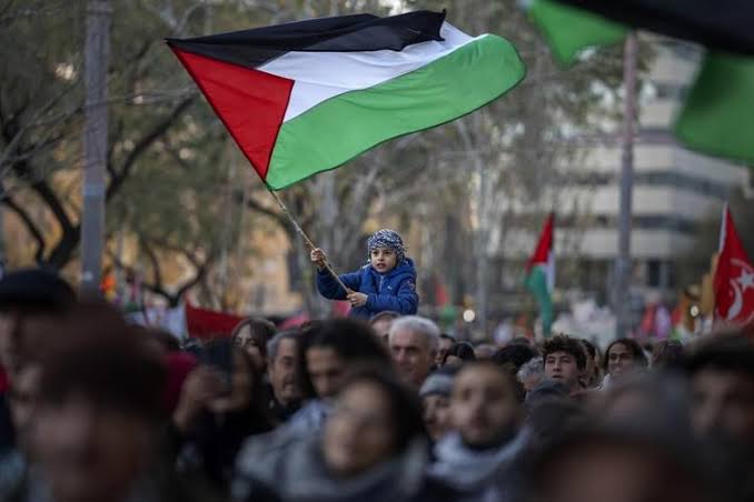 GlobalUpdates24's tweet image. BREAKING –
64% of Israelis say “there are no innocents” in Gaza in a poll
