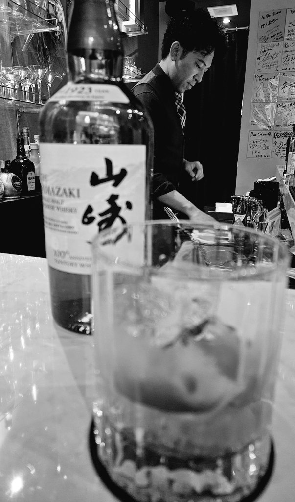 yaokakiyama's tweet photo. BarSLOW昨日を持ちまして閉店😢
OPENとCLOSEに立ち会えて最後も行けて良かったです。
これからも体調に気をつけて頑張っていきましょう💪お疲れ様でした
#BarSLOW #熊本 #八百屋 #八百柿
#オクロック熊本歌劇団応援店 https://t.co/9VfMsZmutV