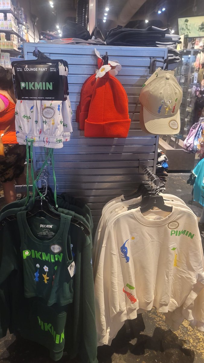 CherryCola098's tweet photo. Pikmin merch spotted!!! Got the beige cap 🌱 https://t.co/FaBKdaCEzi