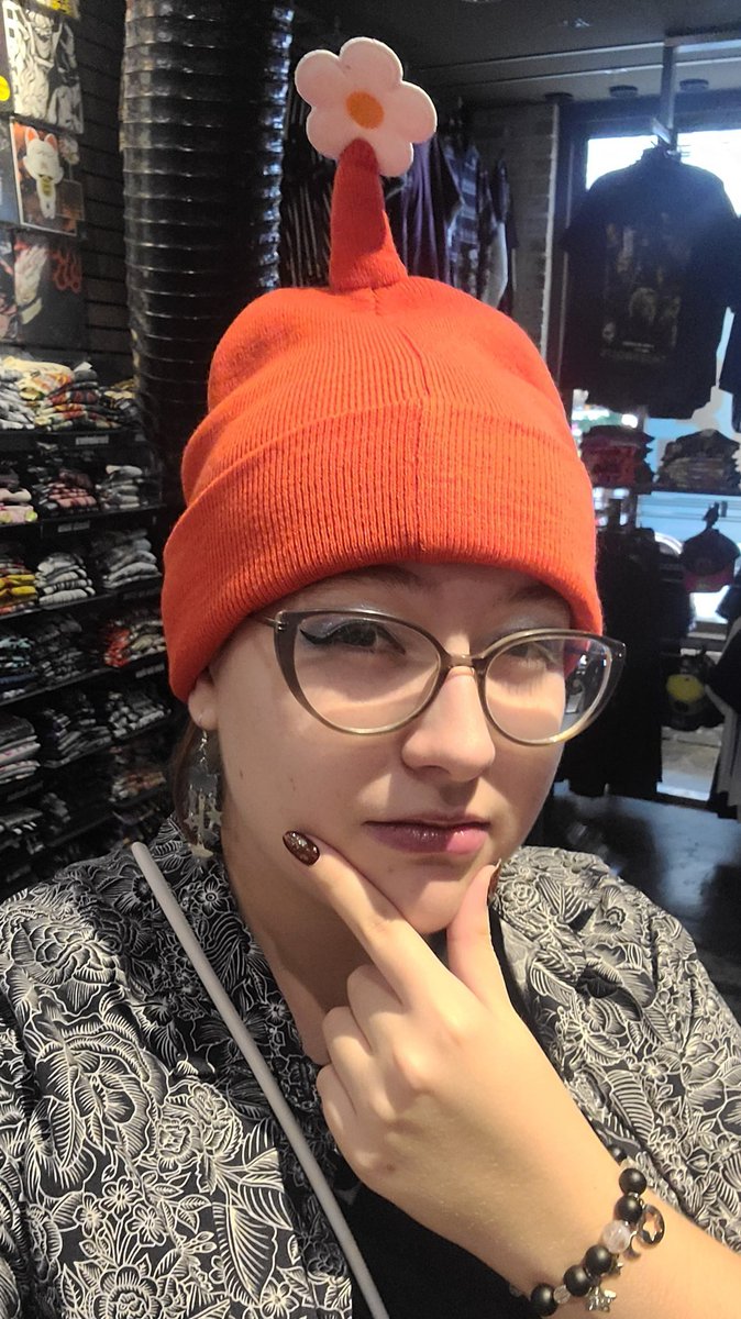 CherryCola098's tweet photo. Pikmin merch spotted!!! Got the beige cap 🌱 https://t.co/FaBKdaCEzi