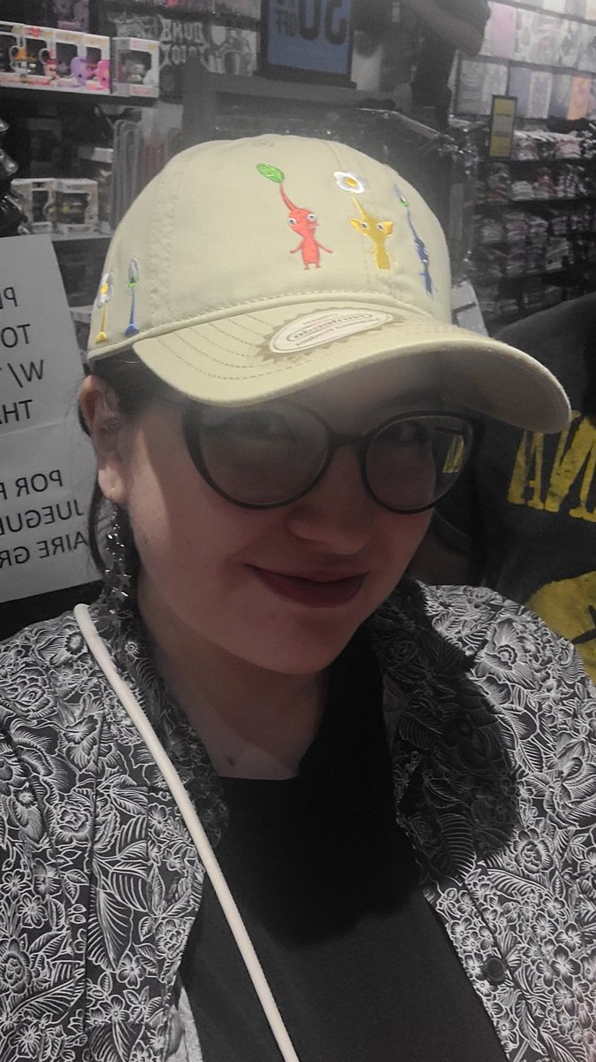 CherryCola098's tweet photo. Pikmin merch spotted!!! Got the beige cap 🌱 https://t.co/FaBKdaCEzi