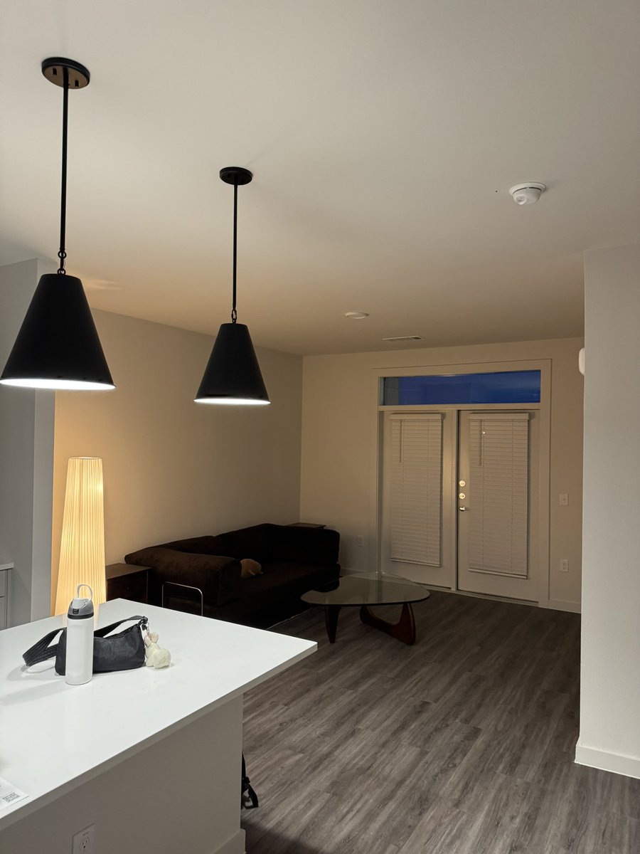 AlysonXIII's tweet image. first day in the new apartment prog