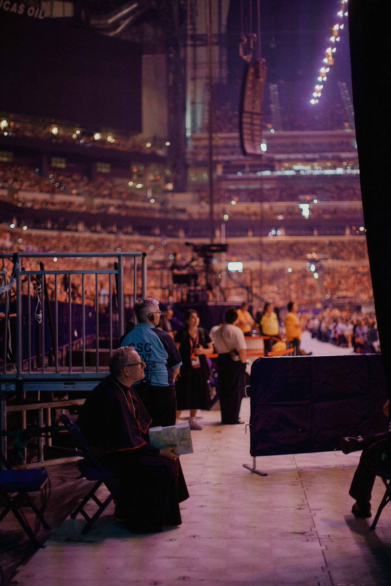 BishopBarron's tweet image. Friends, attending the magnificent National Eucharistic Congress last year was among the greatest moments of my thirty-nine years as a priest.
What a joy it was to speak to more than fifty thousand attendees about how all Catholics are called to the evangelical counsels:…