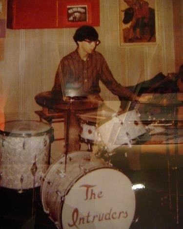 PunkRockStory's tweet image. 51 years ago ❤️🎤
The Ramones made their drummer Joey Ramone the band's lead singer on July 20, 1974. The rest is history
This image shows Jeffery Hyman (aka Joey Ramone) playing drums for The Intruders, 1967
#punk #punks #punkrock #ramones #history #punkrockhistory #otd