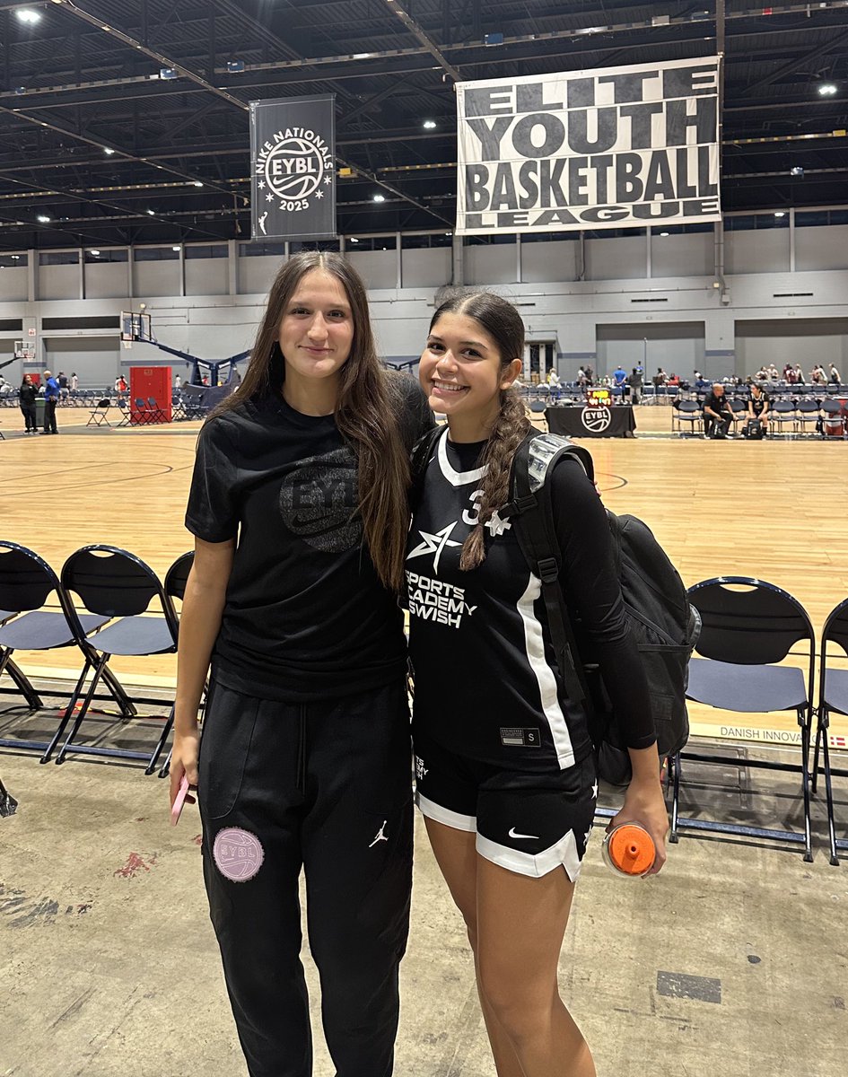 jdemonbrun34's tweet image. Great to see our @Starting5Bball kids on the big stage in Chicago at Nike Nationals.
Kamilla Basyrova (Cal Storm 16U EYBL)
Noa Peña (SA Swish 15 EYCL)
@noapena34 @ValenciaGirlsBB