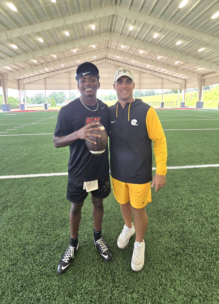 AJ ( CERTIFIED ) Sneed (@ajsneed_7) on Twitter photo Great 3 day workout before the season starts. Thank you <a href="/Elite11/">Elite11</a> for having me. <a href="/Stumpf_Brian/">Brian Stumpf</a> <a href="/devingardnerXCI/">Devin GARDNER</a> <a href="/SGHFootball/">South Gwinnett Football</a> <a href="/gwinncorecruits/">Gwinnett County Recruits</a> <a href="/NEGARecruits/">Northeast Georgia Recruits</a> <a href="/CoachBryanLamar/">Bryan Lamar</a> <a href="/CoachM_Gray/">Michael Gray</a> <a href="/RecruitGeorgia/">Recruit Georgia</a> <a href="/247recruiting/">247Sports Recruiting</a> <a href="/QBCoachMcEvoy/">Sean McEvoy</a> Great 3 day workout before the season starts. Thank you <a href="/Elite11/">Elite11</a> for having me. <a href="/Stumpf_Brian/">Brian Stumpf</a> <a href="/devingardnerXCI/">Devin GARDNER</a> <a href="/SGHFootball/">South Gwinnett Football</a> <a href="/gwinncorecruits/">Gwinnett County Recruits</a> <a href="/NEGARecruits/">Northeast Georgia Recruits</a> <a href="/CoachBryanLamar/">Bryan Lamar</a> <a href="/CoachM_Gray/">Michael Gray</a> <a href="/RecruitGeorgia/">Recruit Georgia</a> <a href="/247recruiting/">247Sports Recruiting</a> <a href="/QBCoachMcEvoy/">Sean McEvoy</a>