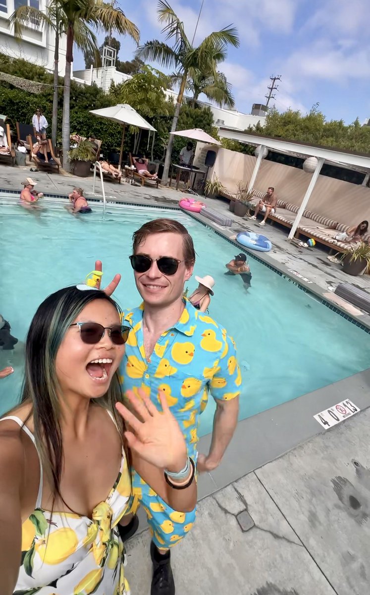 gracepace_'s tweet image. Wholesome weekend in Los Angeles highlights:
- Summit community pool party
- Creator pickleball
- Canvas and Chorus party
- Create and Cultivate conference
LA events are more fun than SF events usually and that’s why I live here too