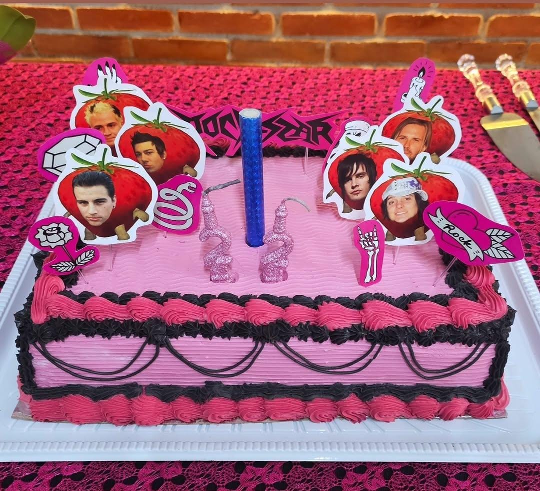 Maindesu11's tweet image. My birthday cake this year &amp;lt;3
@TheOfficialA7X