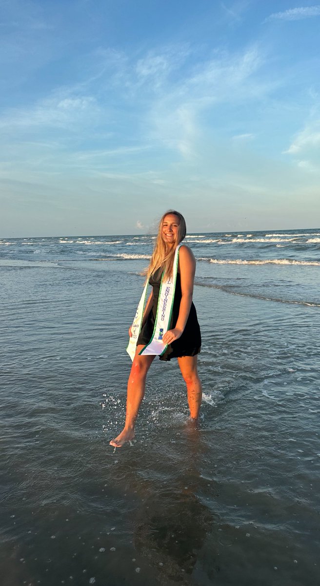 JannerShae's tweet photo. Took some time to snap pics of a future TAMUCC Islander alumni.  She makes us all so proud. 21 more weeks and then who knows!!?!?!? The world is your oyster. #tamucc https://t.co/poML1aLAAe
