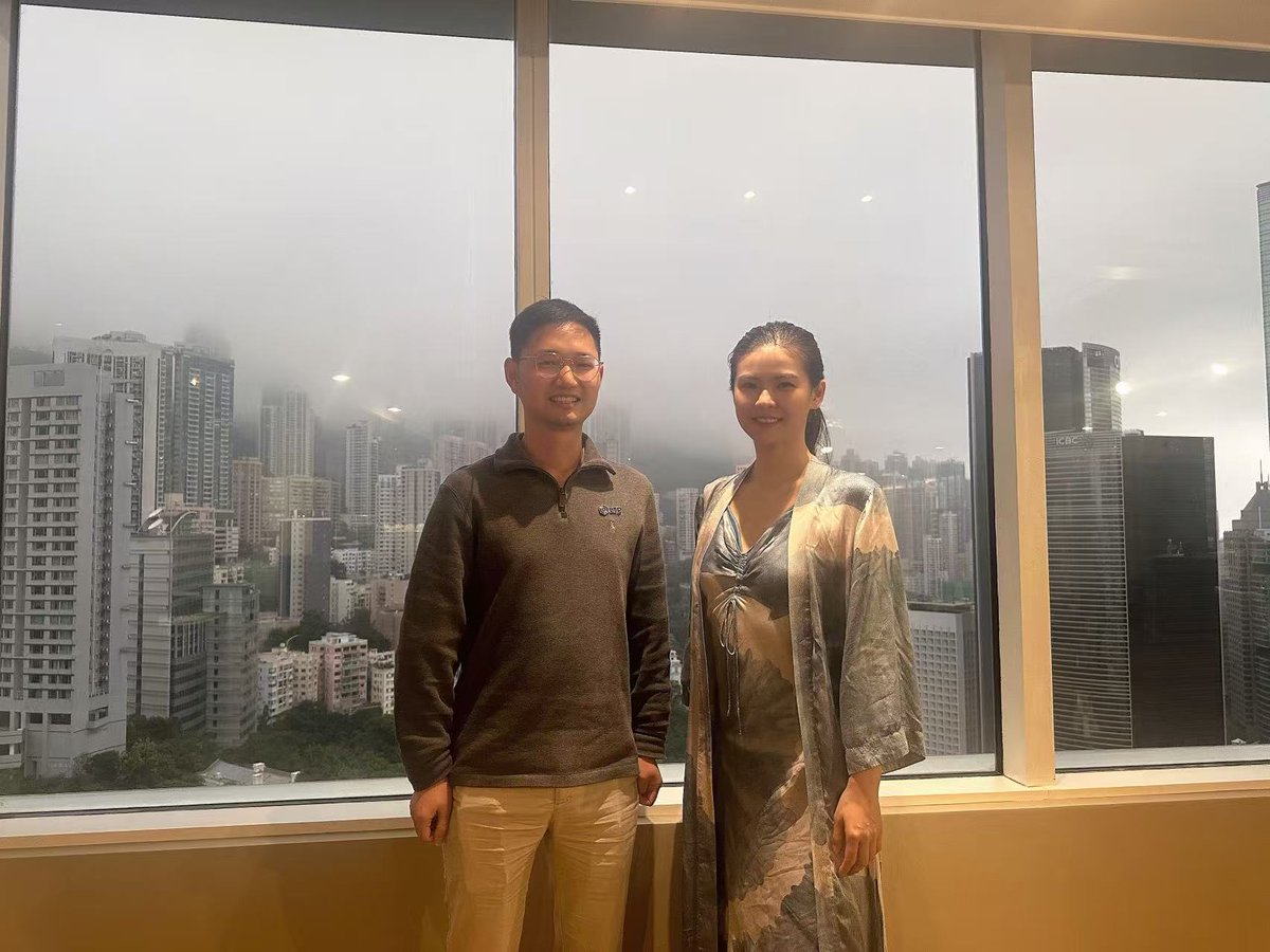 GracyBitget's tweet image. This year, @bitgetglobal's been focused on listening, aligning, and building the right institutional foundation. Meaningful conversations with people building long-term help shape the direction we’re heading.
Great to catch up with partners like @GuilhemFlowdesk of @flowdesk_co…