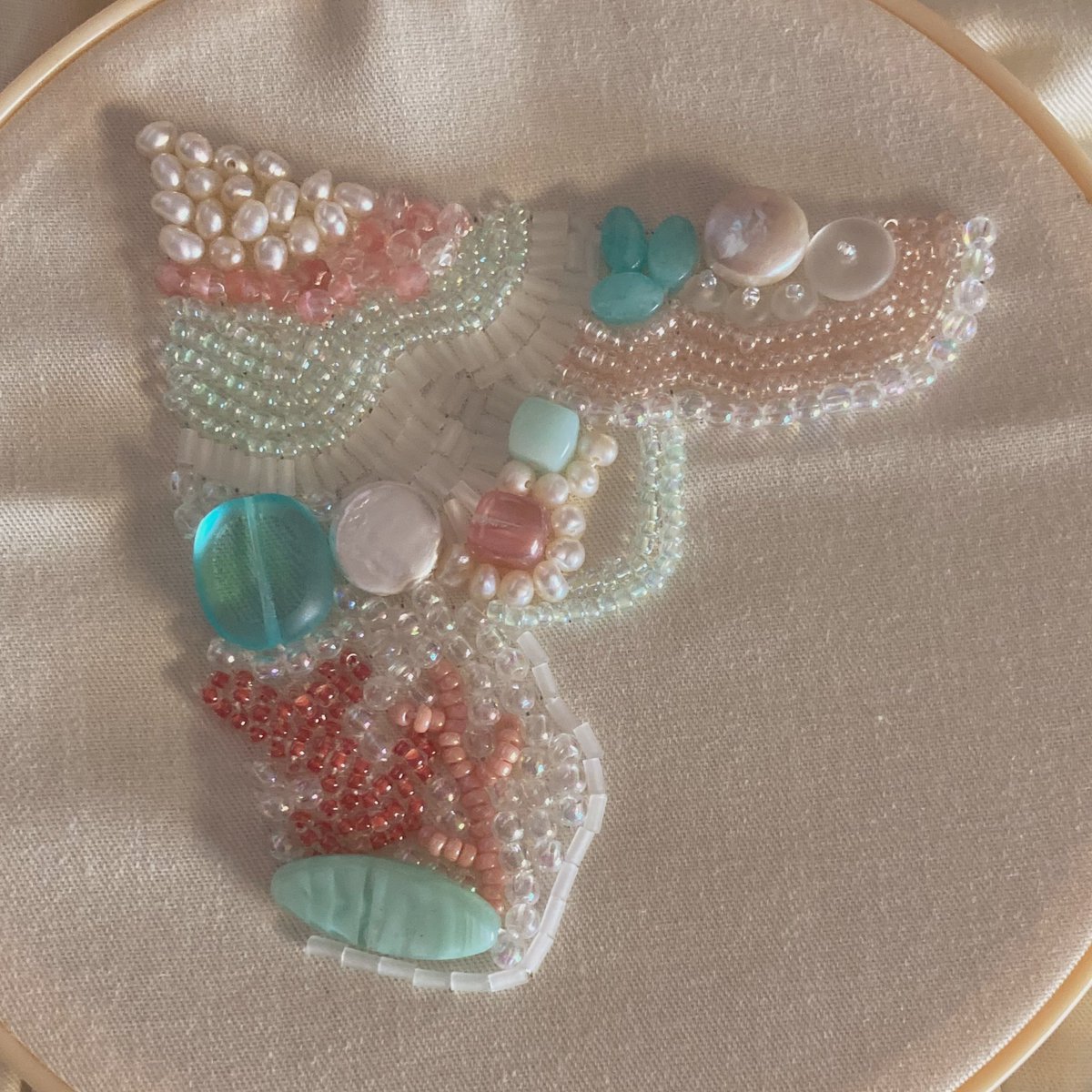 뜨던 프로젝트가 마음에 안들어서 스크랩하고… 속상한 마음 비즈로 달래는 중이에요🥲🍉
그래도 색감이 꽤 예쁘지 않나요🥹👉👈🩵!!