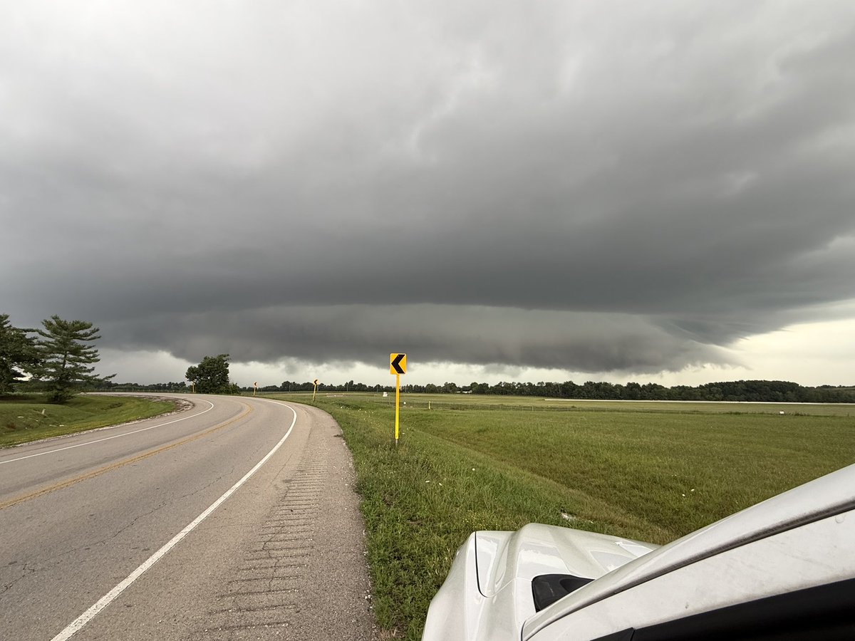 Puck_Wx's tweet image. Tor Warned Storm as it approached the Cincinnati/Northern Kentucky Intl Airport.
Was on this cell from Cedar Grove Indiana to Morning View Kentucky.
Great chase day. Didn’t get a noodle but was awesome nonetheless!