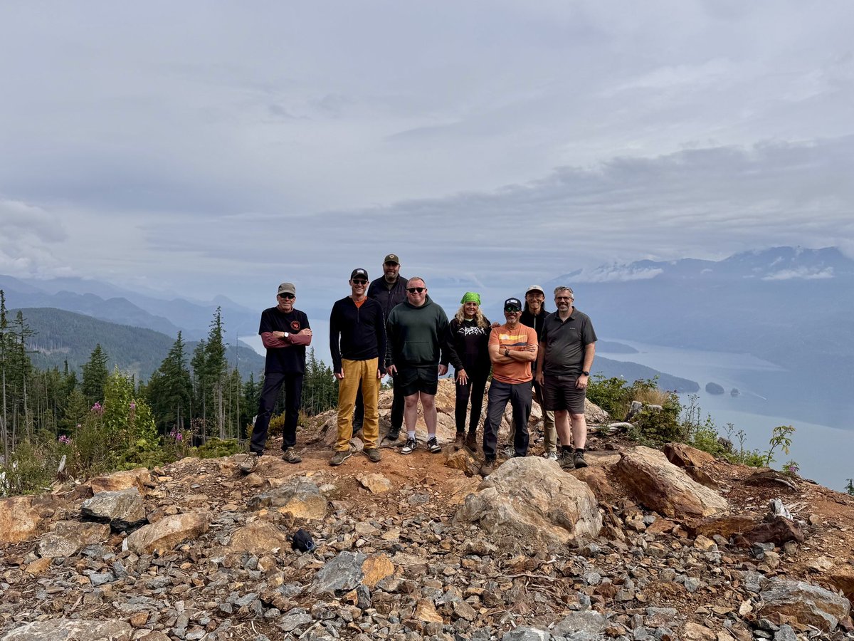 DavidMoss253's tweet image. 6,801 Miles
23 Days
13 States
2 Provinces
1 Great Trip With My @cybertruck
3 main highlights were:
Moab, UT with @kchau
Tesla Robotaxi with @AIDRIVR
@FrubleFab @ohjimme Canada Event