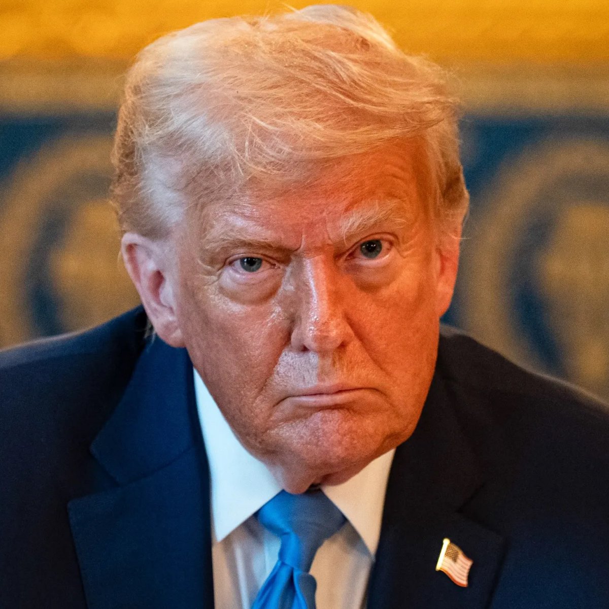 BoLoudon's tweet image. 🚨BREAKING: Ellen DeGeneres just announced she isn't returning to the United States due to President Trump.
Ellen claims Trump's America is abusive.
Is this the same Ellen who lost her show for being accused of abusing her employees?