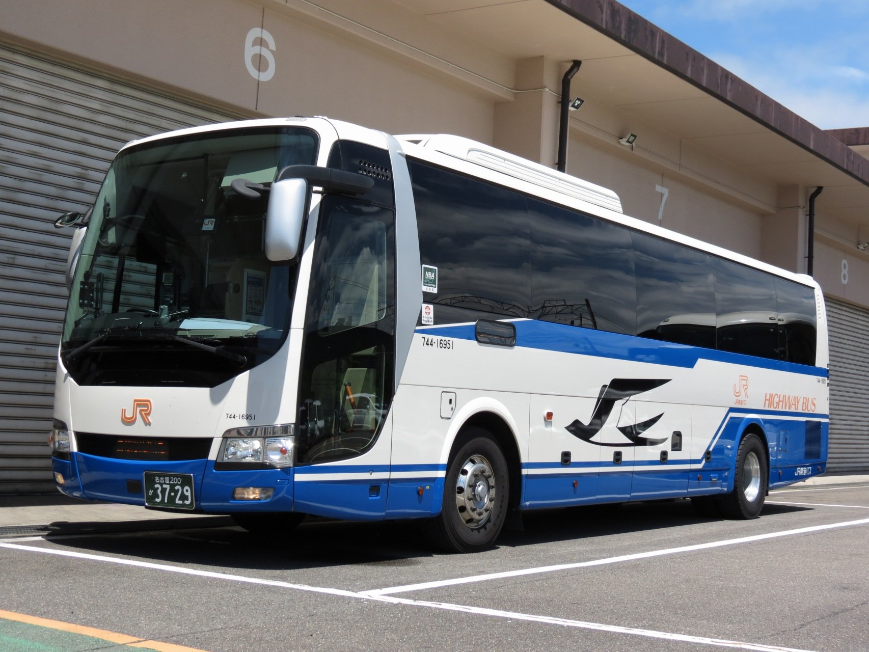 バス 1024px-644-4960_Chugoku_U-