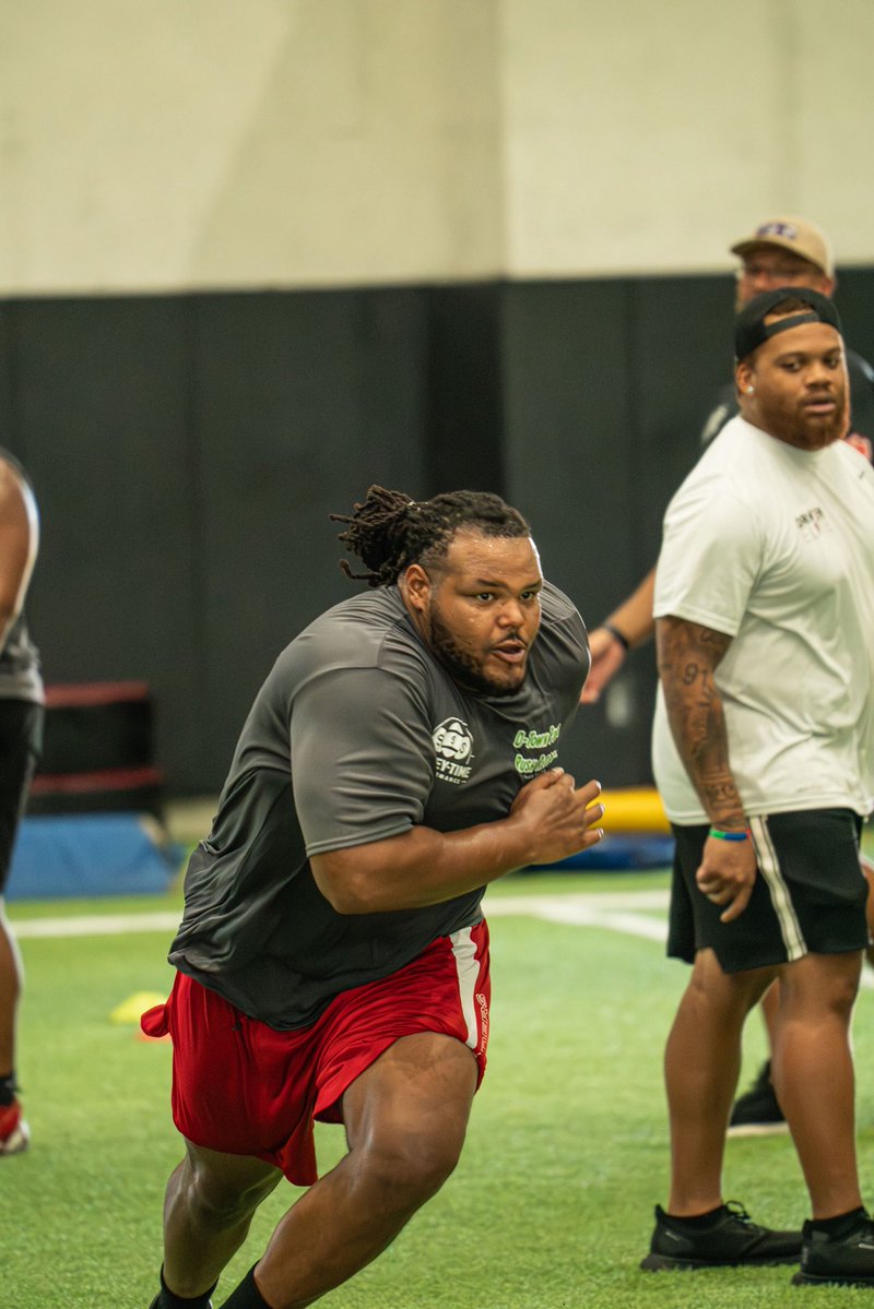 COACHMONEY0's tweet image. D-Town Pass Rush Retreat Year 1 in the books🔥🔥Shoutout to every dog that showed up & every coach that poured into the next generation. The energy was DIFFERENT. This ain’t a camp, it’s a MOVEMENT. We only goin’ UP from here.📈#DtownPassRushRetreat #YearOneLegendary